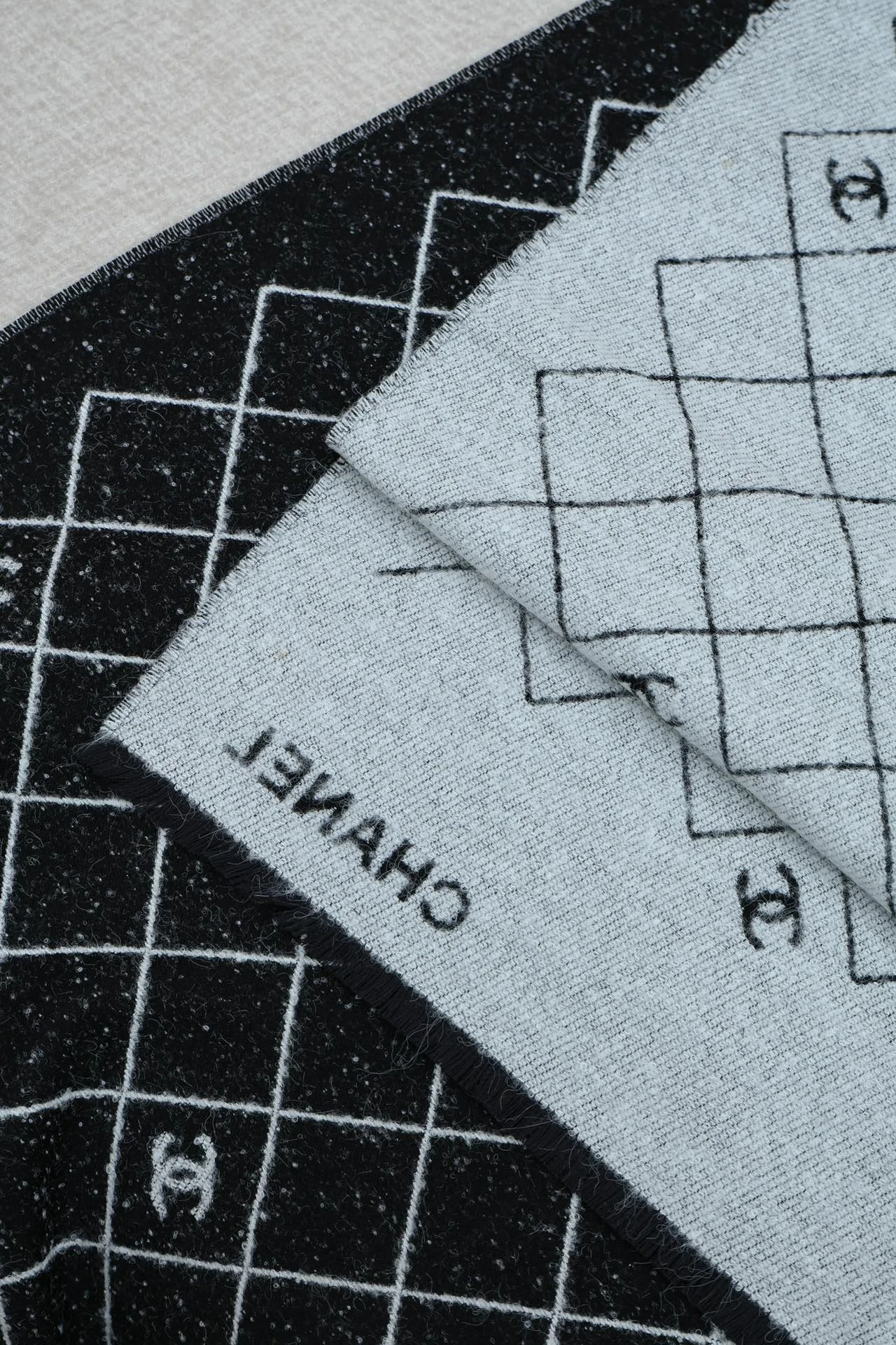 CHANEL Женский шарф из кашемира CHANEL Женский шарф из кашемира