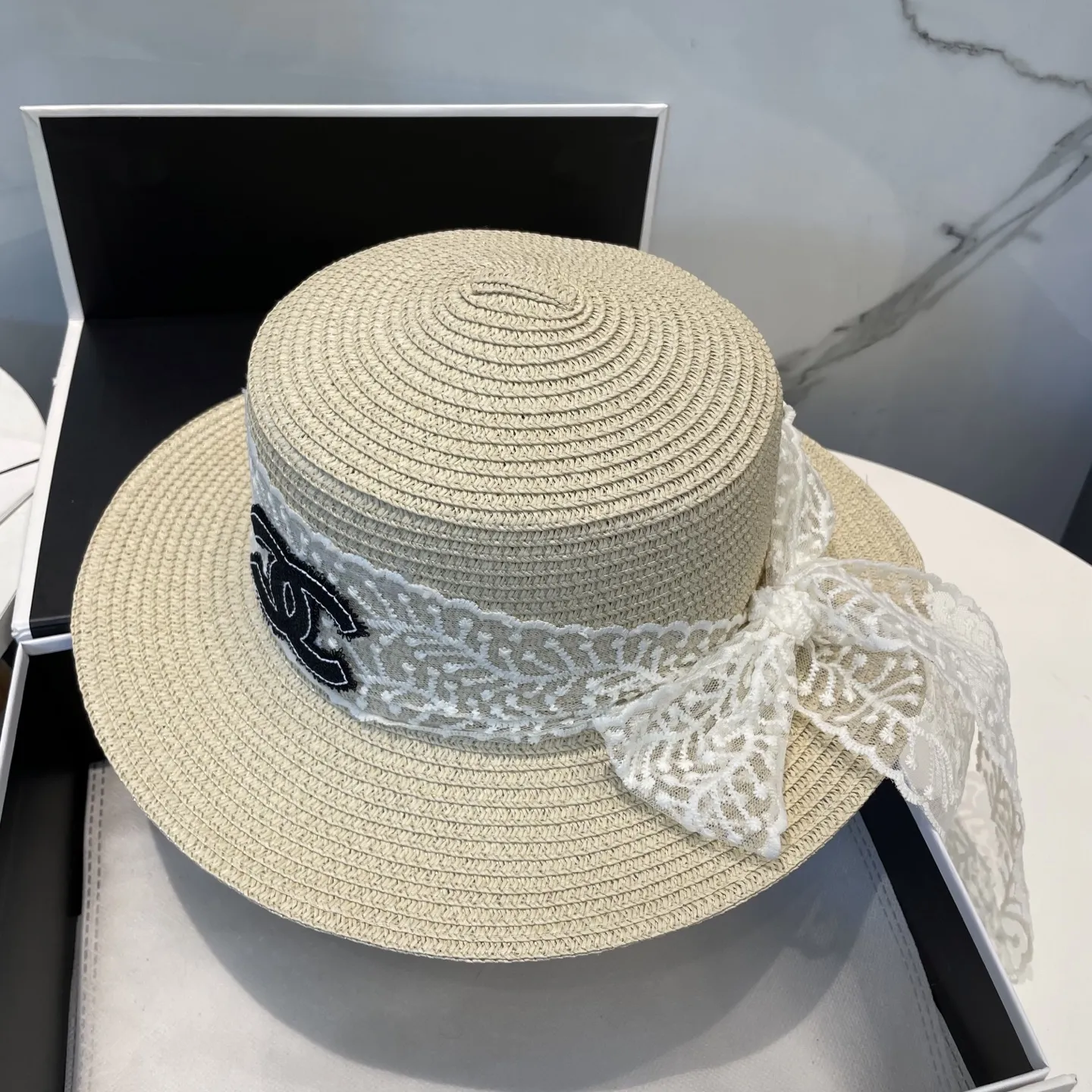 CHANEL Шляпа соломенная с бантом