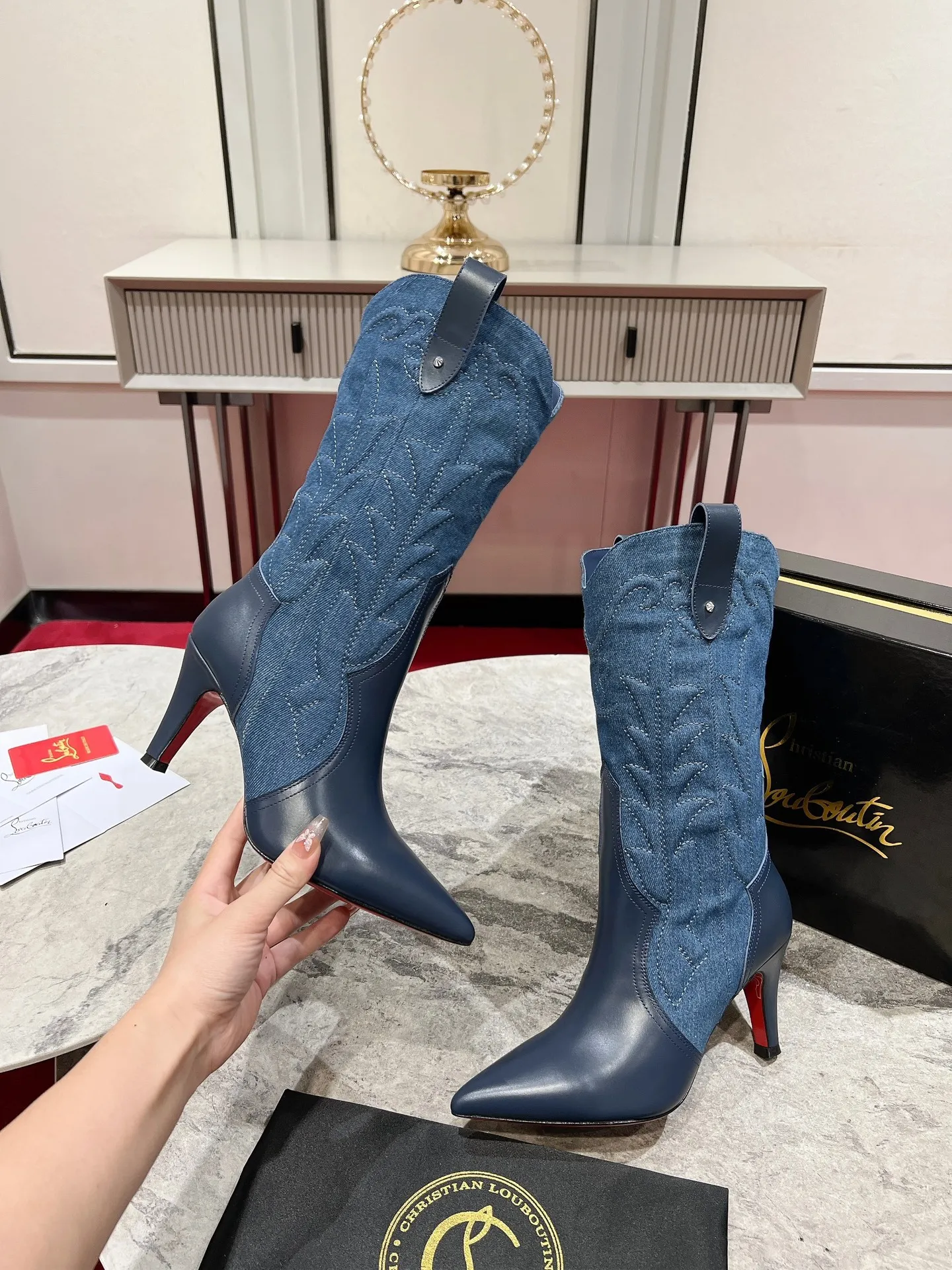 CHRISTIAN LOUBOUTIN Женские короткие сапоги из денима CHRISTIAN LOUBOUTIN Женские короткие сапоги из денима