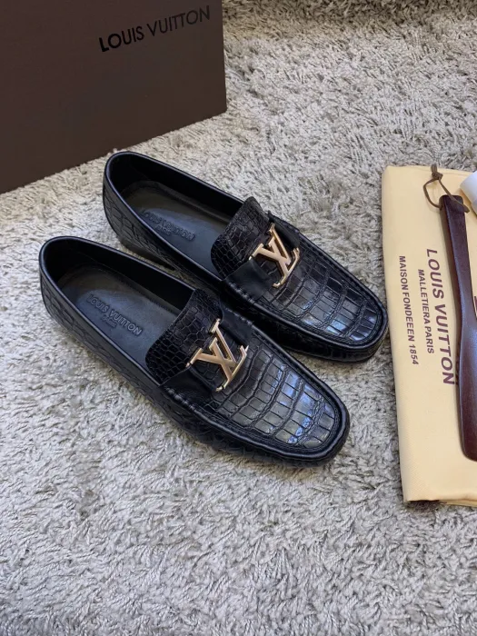  LOUIS VUITTON Мужские мокасины из кожи крокодила