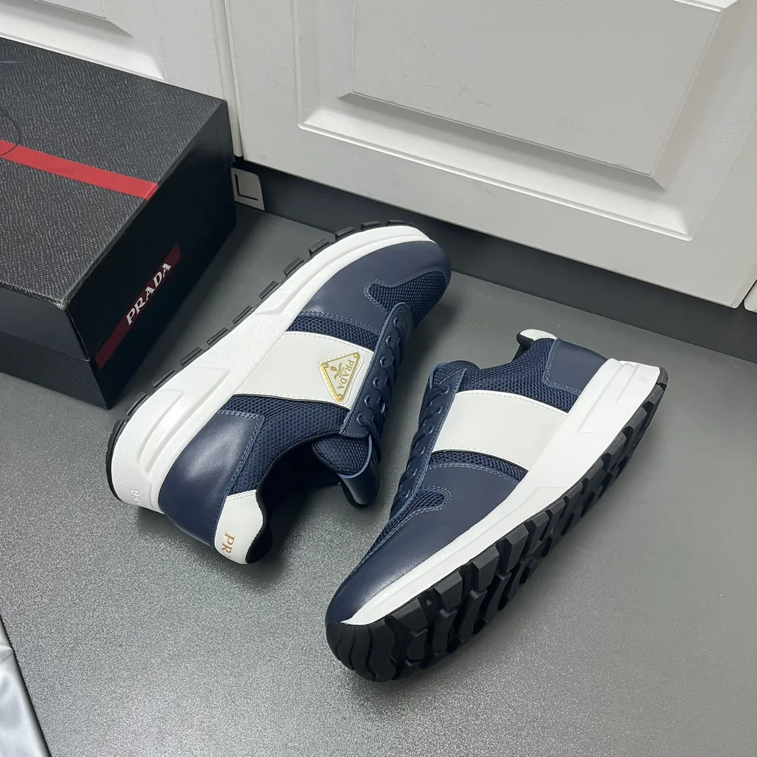 PRADA Мужские кроссовки из импортной телячьей кожи