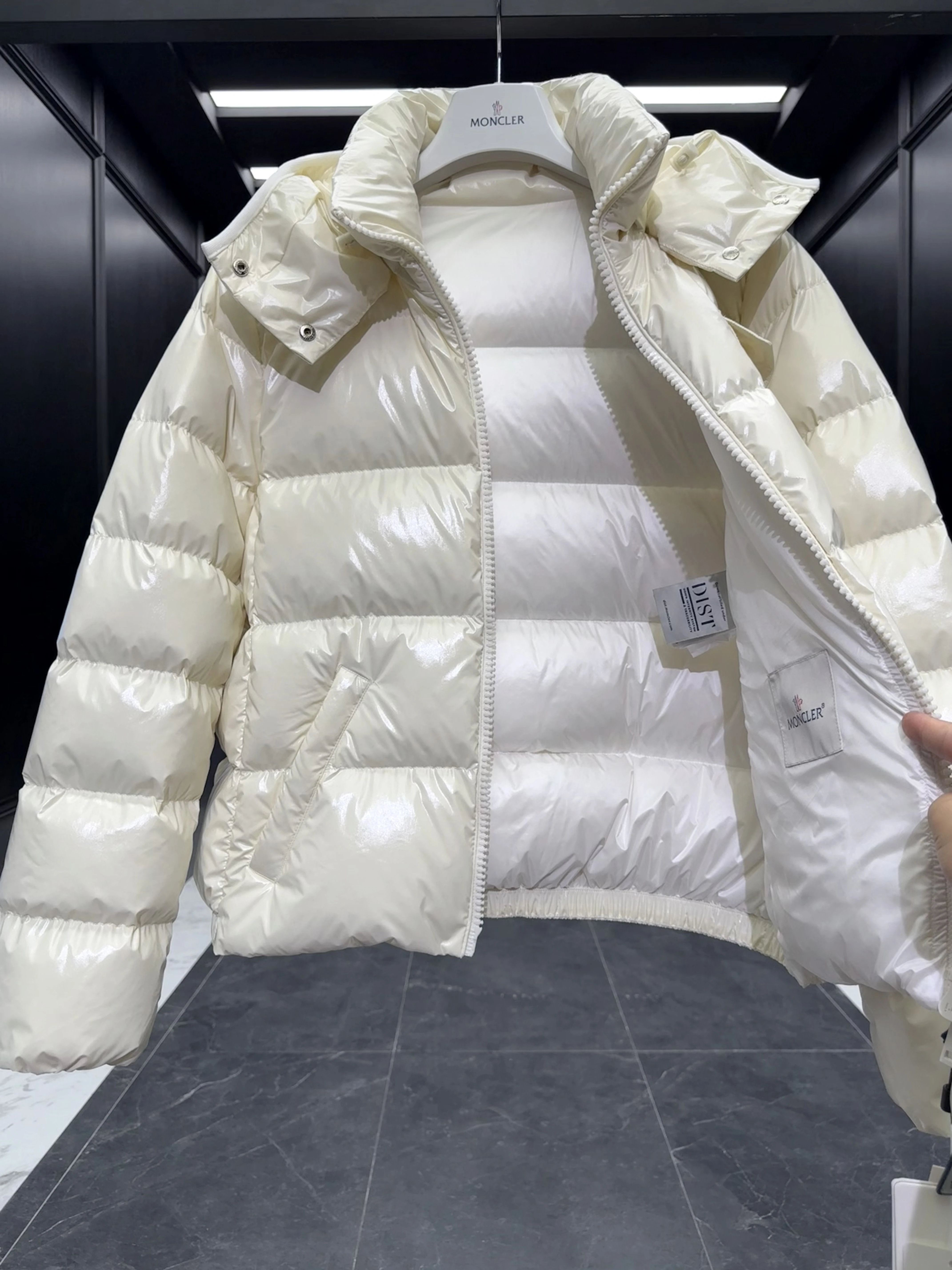 MONCLER Женский укороченый пуховик Andro