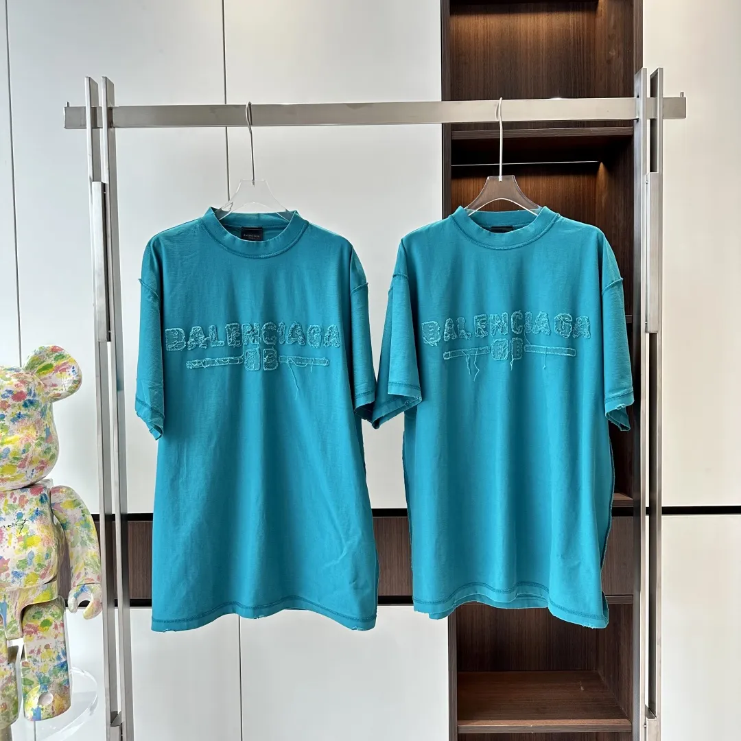 BALENCIAGA Мужская футболка Paris с вышитой нашивкой BALENCIAGA Мужская футболка Paris с вышитой нашивкой