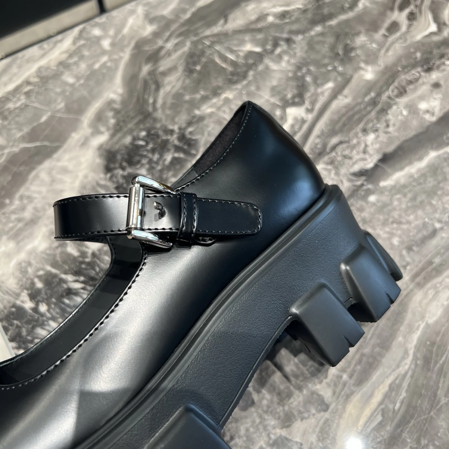 PRADA Женские туфли мэри-джейн