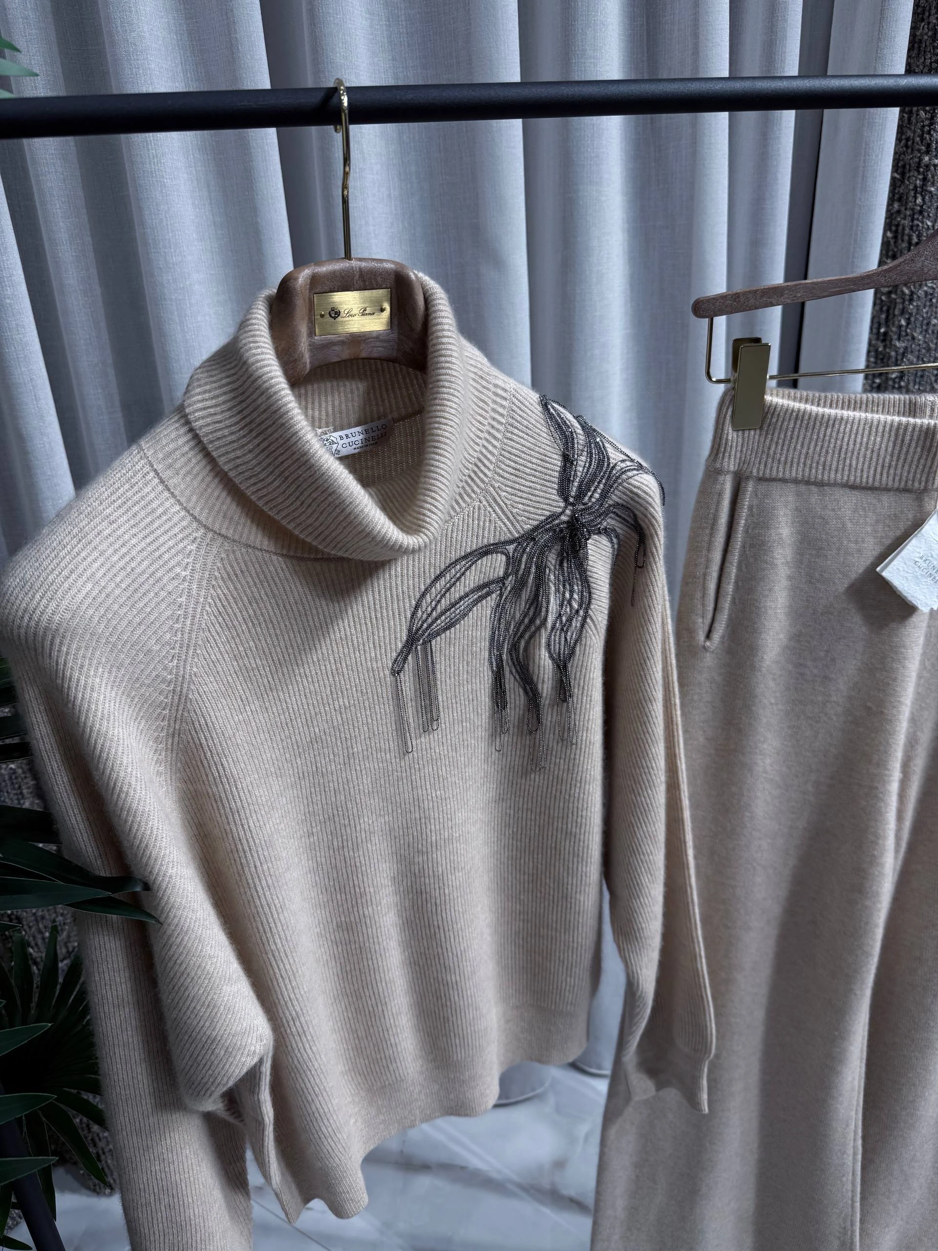 BRUNELLO CUCINELLI Женский костюм из кашемира BRUNELLO CUCINELLI Женский костюм из кашемира