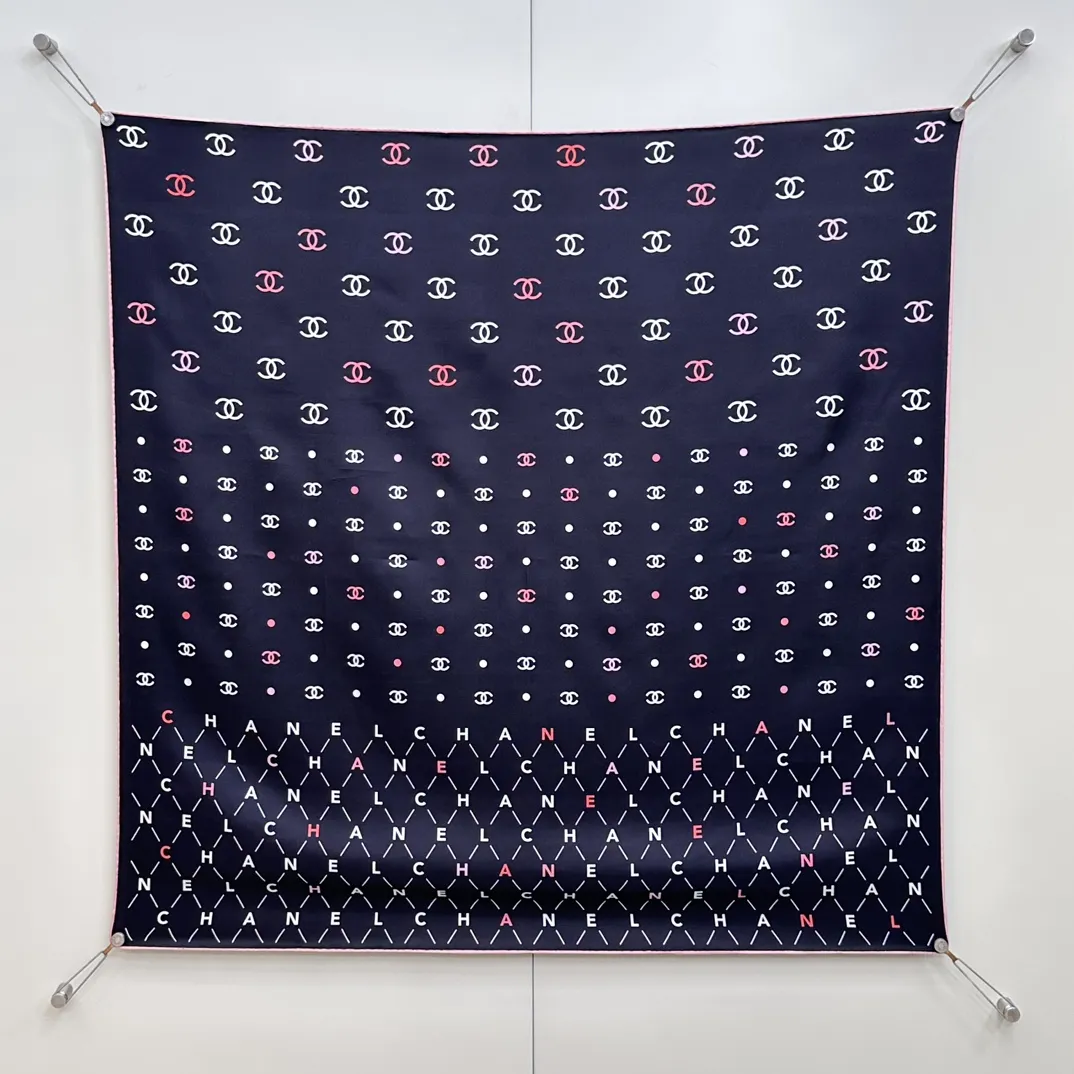 CHANEL Женский платок шёлк CHANEL Женский платок шёлк