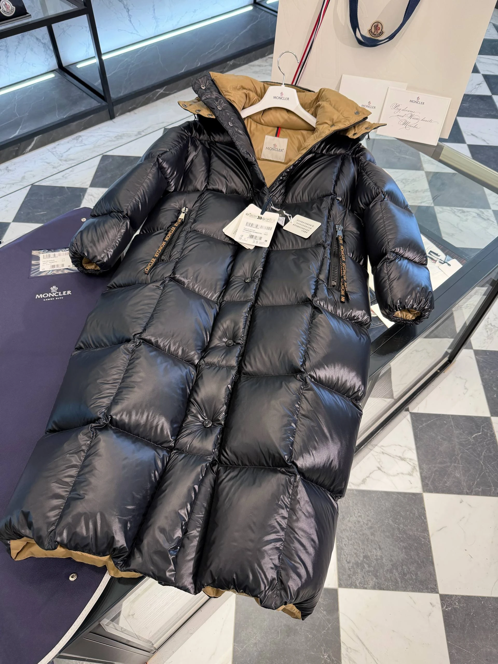 MONCLER Женский удлинённый пуховик Parnaiba MONCLER Женский удлинённый пуховик Parnaiba