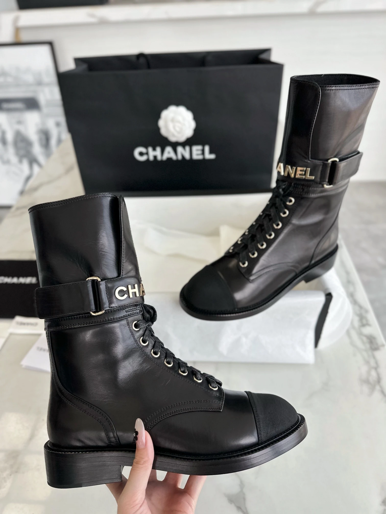 CHANEL Женские ботинки на шнуровке