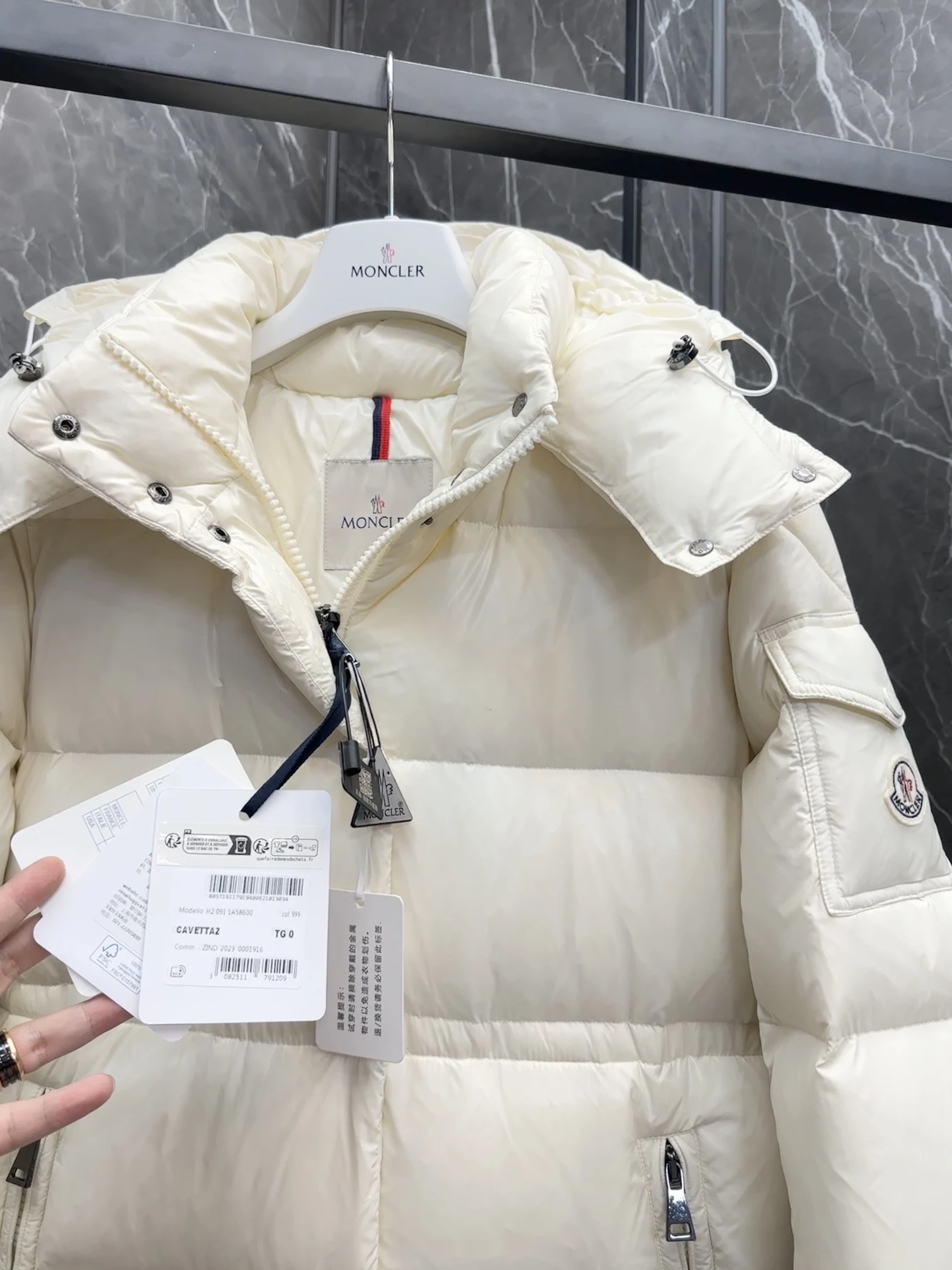 MONCLER Женский пуховик Cavettaz MONCLER Женский пуховик Cavettaz