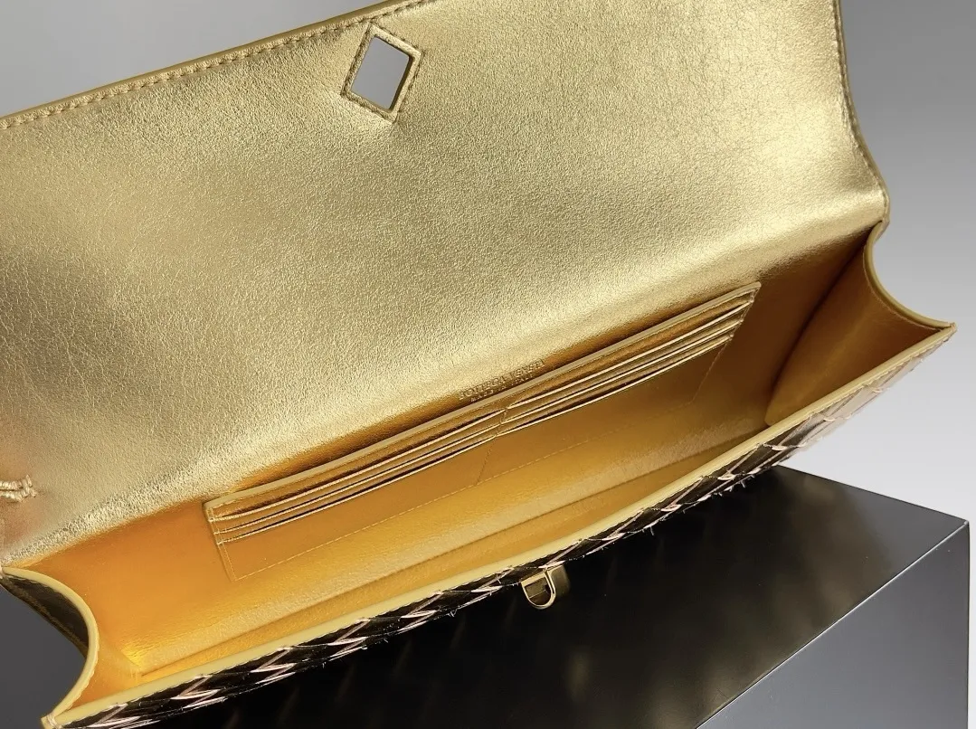 BOTTEGA VENETA Женский клатч Andiamo BOTTEGA VENETA Женский клатч Andiamo