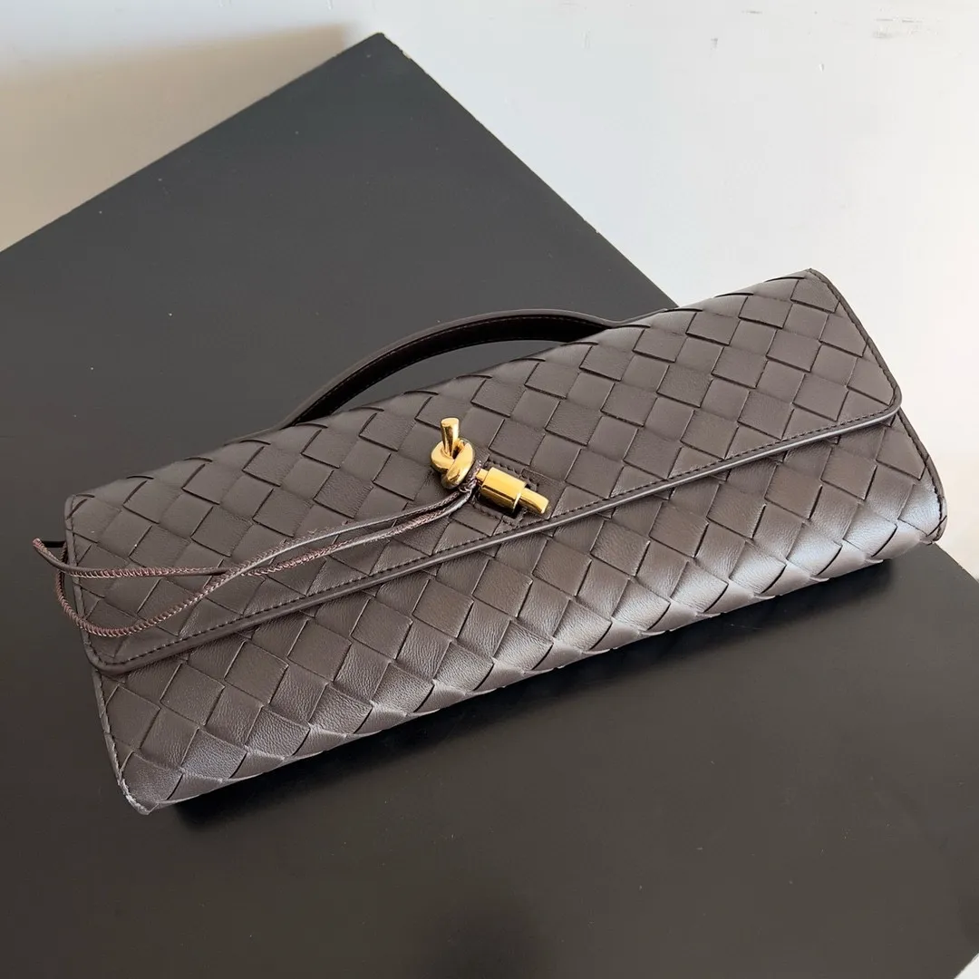 BOTTEGA VENETA Женский клатч Andiamo кожа Intrecciato