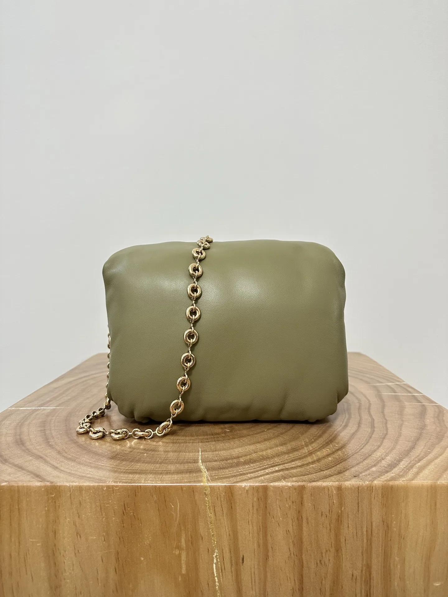 LOEWE Женская сумка Puffer Goya из кожи наппа