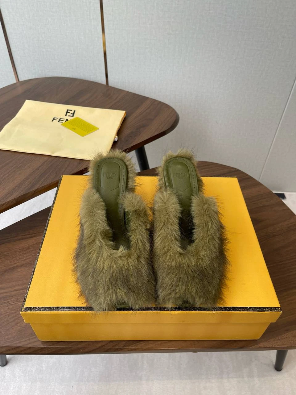 FENDI Женские мюли