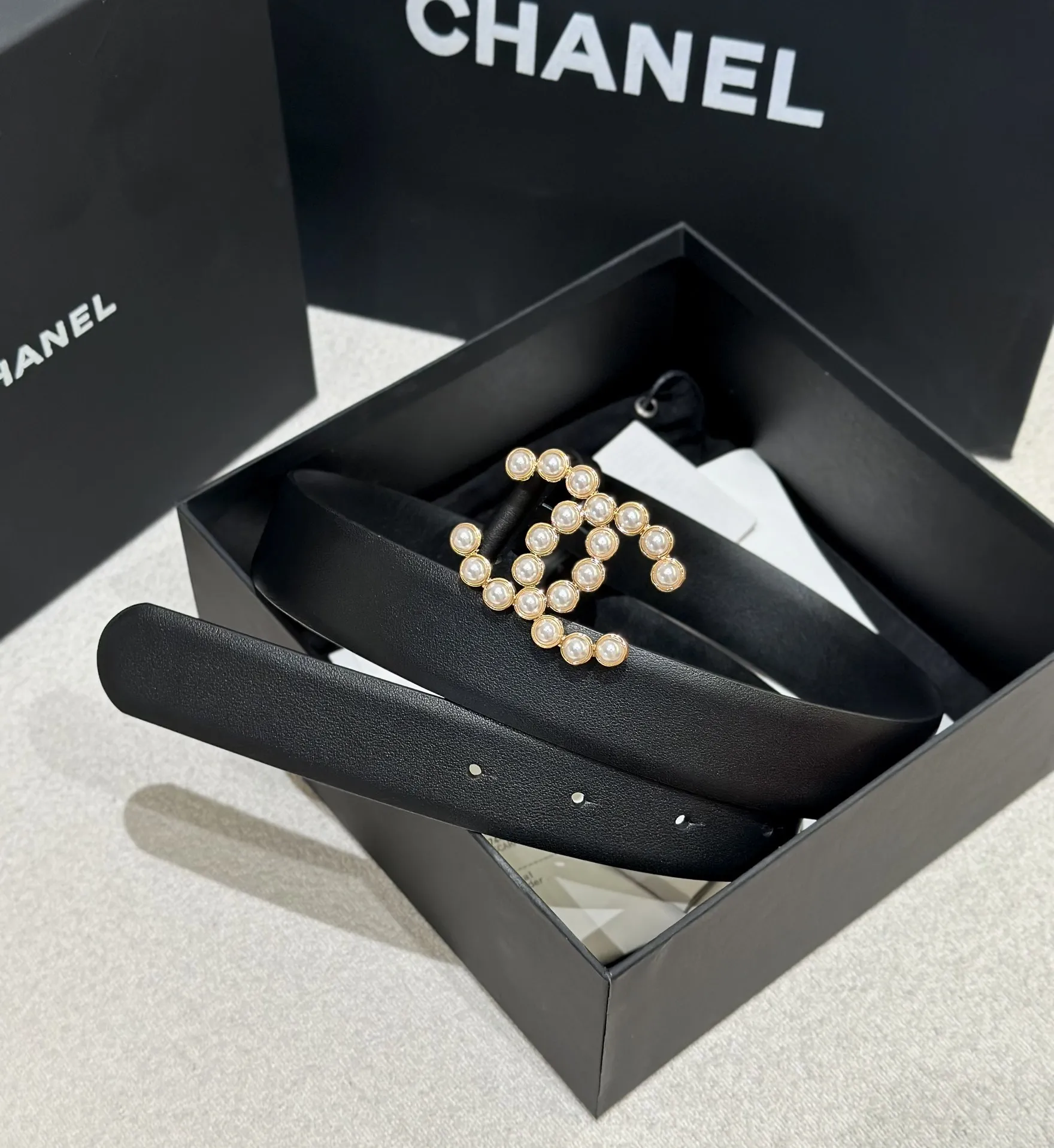 CHANEL Женский кожаный ремень CHANEL Женский кожаный ремень