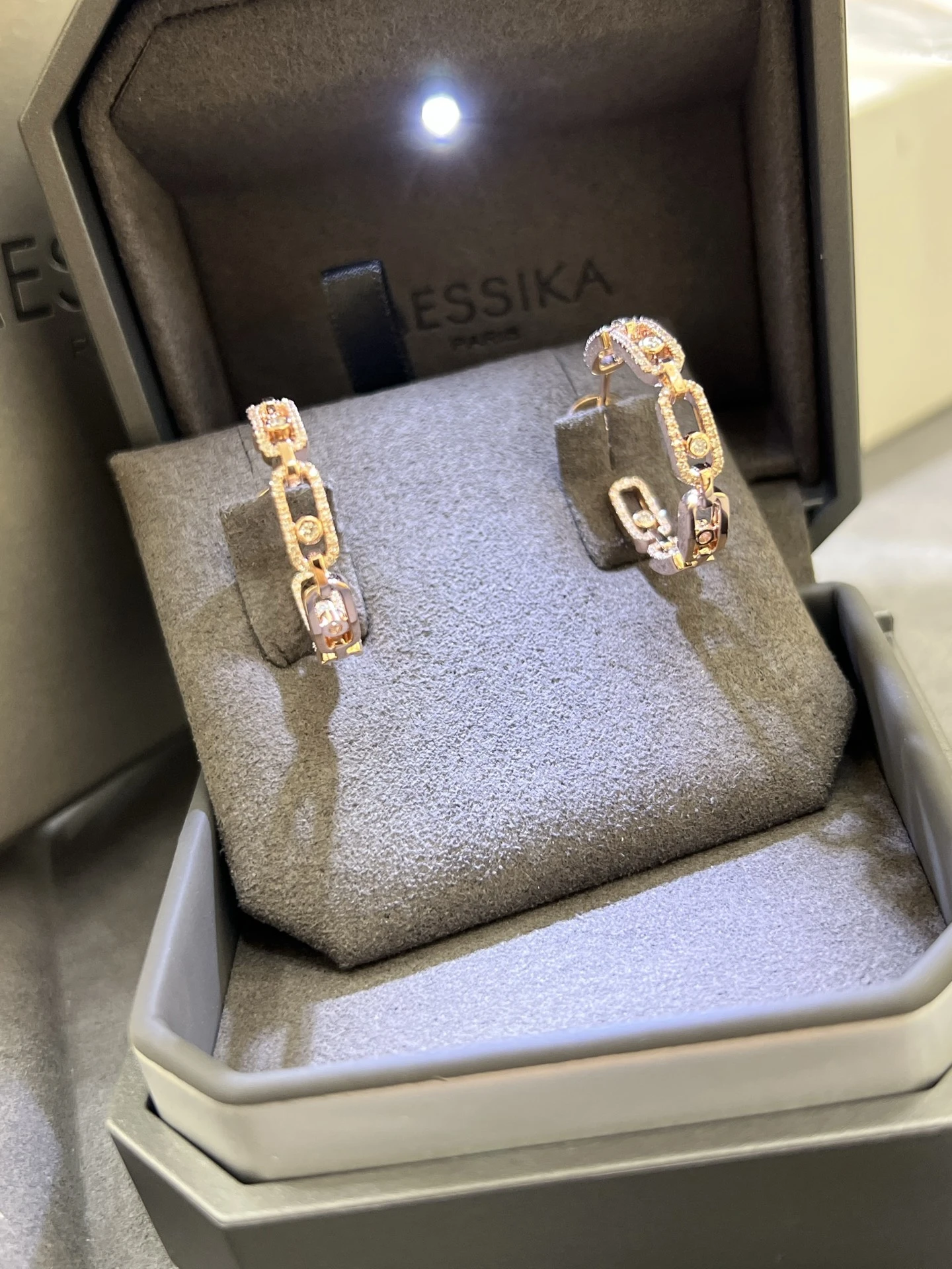 MESSIKA Серьги So Move розовое золото и бриллианты MESSIKA Серьги So Move розовое золото и бриллианты