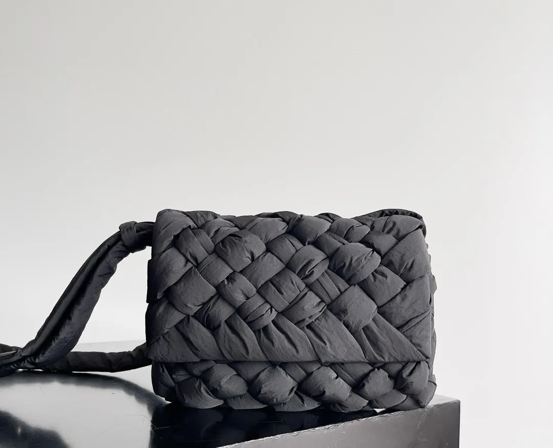 BOTTEGA VENETA Сумка Rumple Messenger нейлон Small