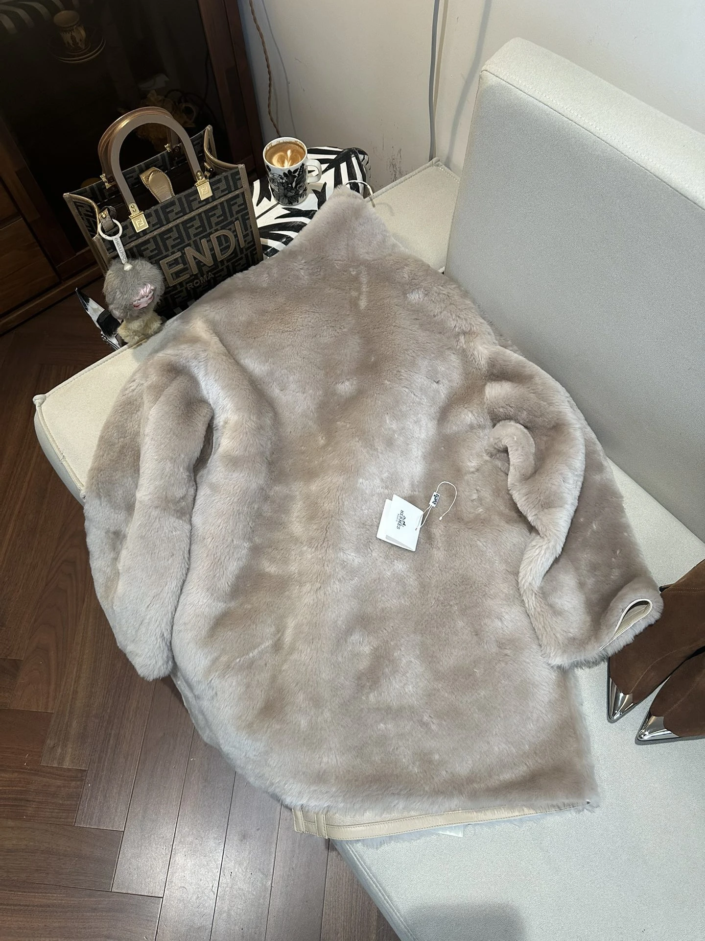 HERMES Женская шуба из овчины HERMES Женская шуба из овчины