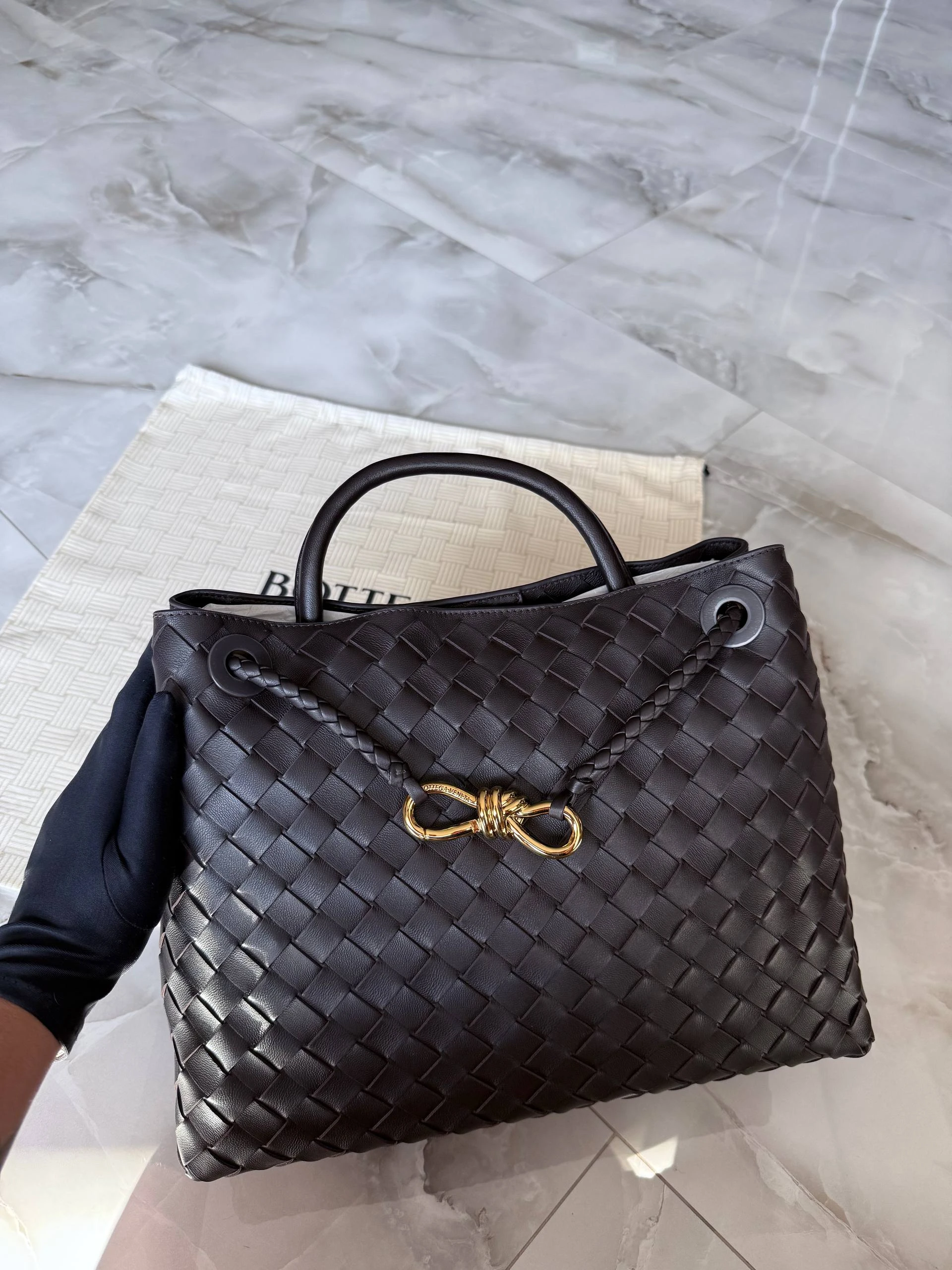 BOTTEGA VENETA Женская сумка Andiamo medium BOTTEGA VENETA Женская сумка Andiamo medium