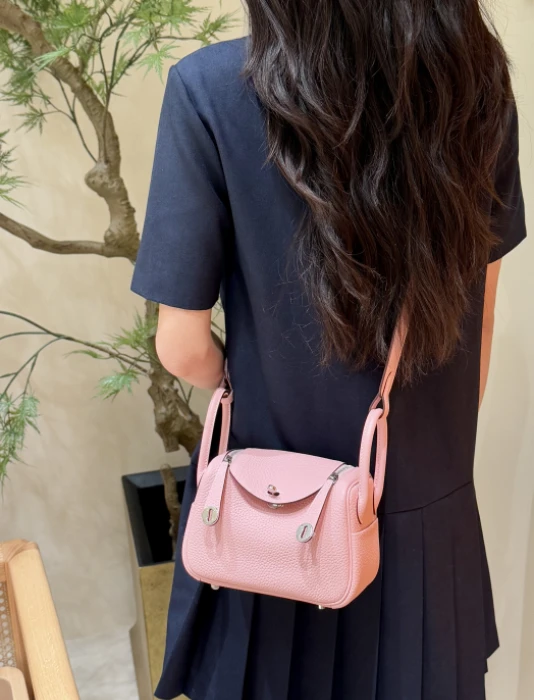 HERMES Женская сумка Lindy 19 см 3Q Clemence HERMES Женская сумка Lindy 19 см 3Q Clemence