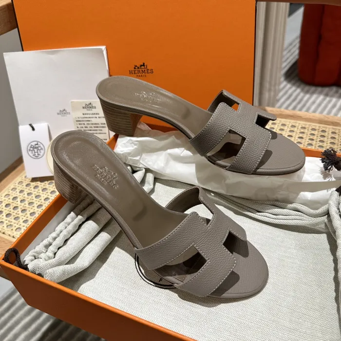  HERMES Женские сандалии Oasis Epsom