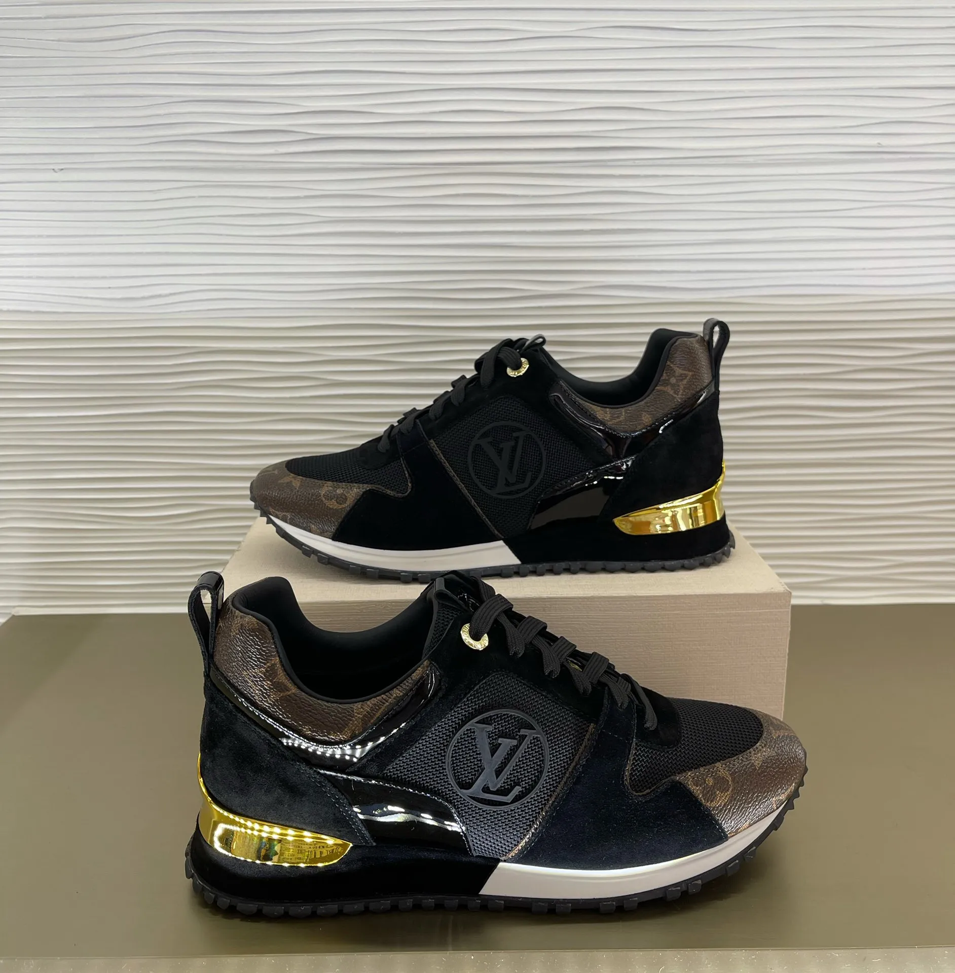 LOUIS VUITTON Женские кожаные кроссовки LOUIS VUITTON Женские кожаные кроссовки