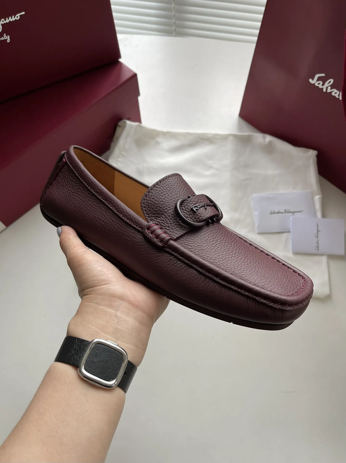 SALVATORE FERRAGAMO Мужские кожаные мокасины с пряжкой SALVATORE FERRAGAMO Мужские кожаные мокасины с пряжкой