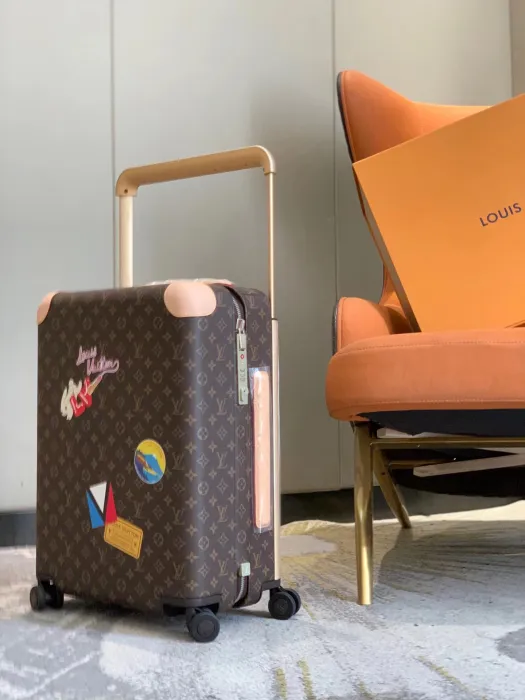  LOUIS VUITTON Чемодан Horizon 55 на колесах