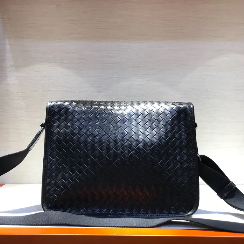 BOTTEGA VENETA Мужской Портфель с просторным внутренним отделением BOTTEGA VENETA Мужской Портфель с просторным внутренним отделением