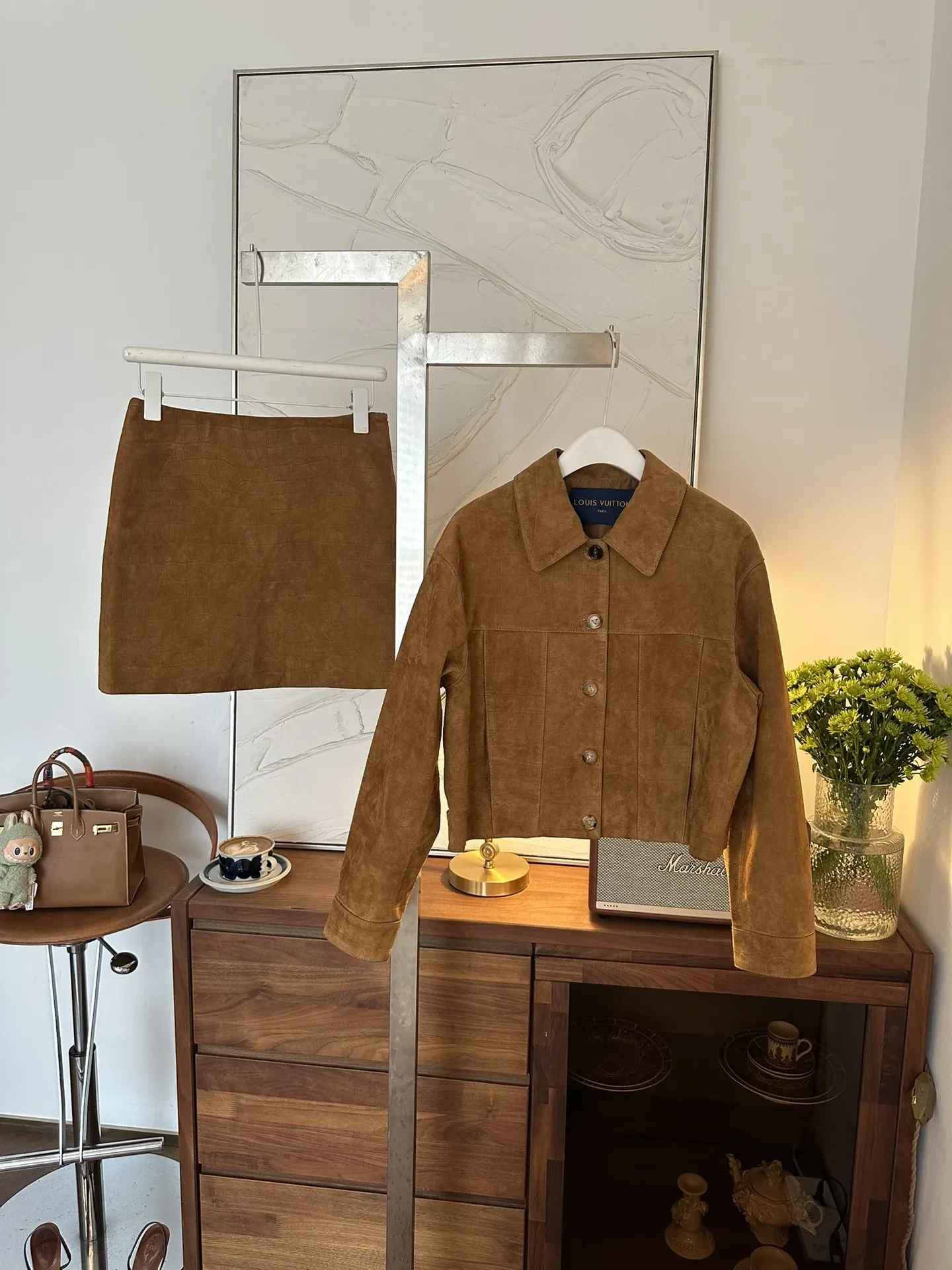 LOUIS VUITTON Женский костюм из замши LOUIS VUITTON Женский костюм из замши