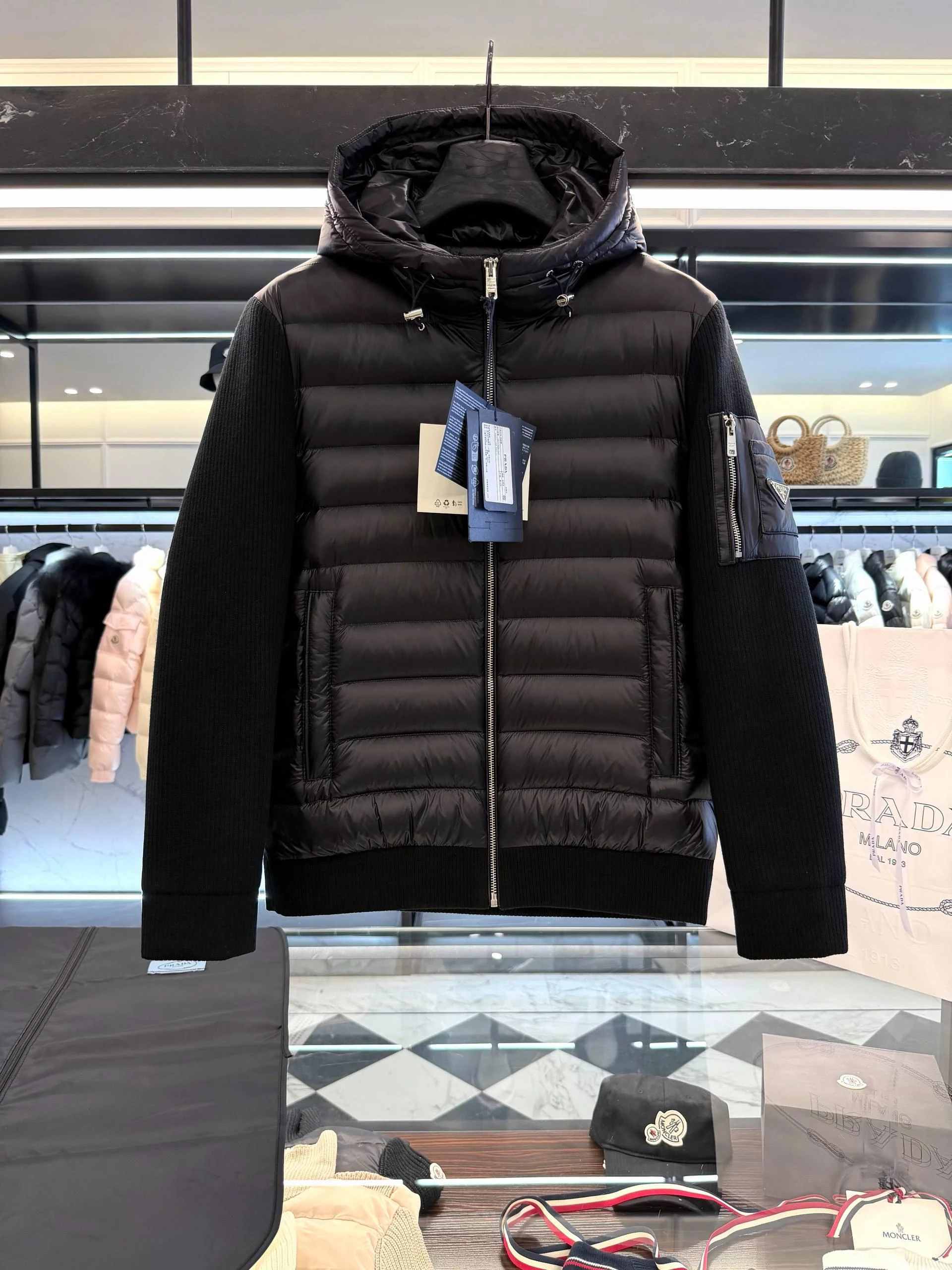 PRADA Мужская ветровка на пуховом наполнителе PRADA Мужская ветровка на пуховом наполнителе