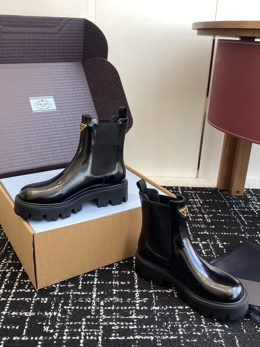 PRADA Женские лакированные ботинки PRADA Женские лакированные ботинки