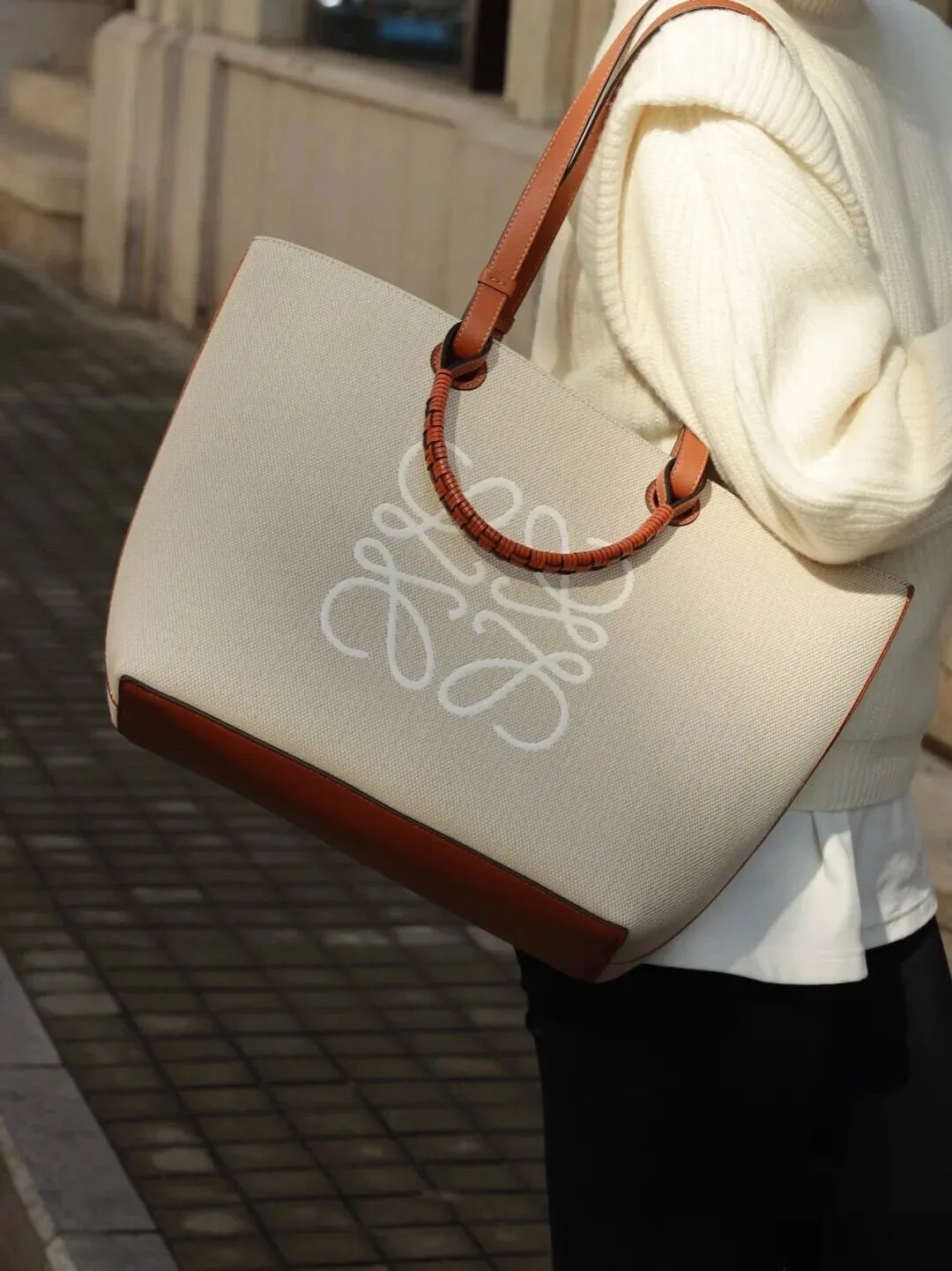 LOEWE Женская сумка Anagram Tote LOEWE Женская сумка Anagram Tote