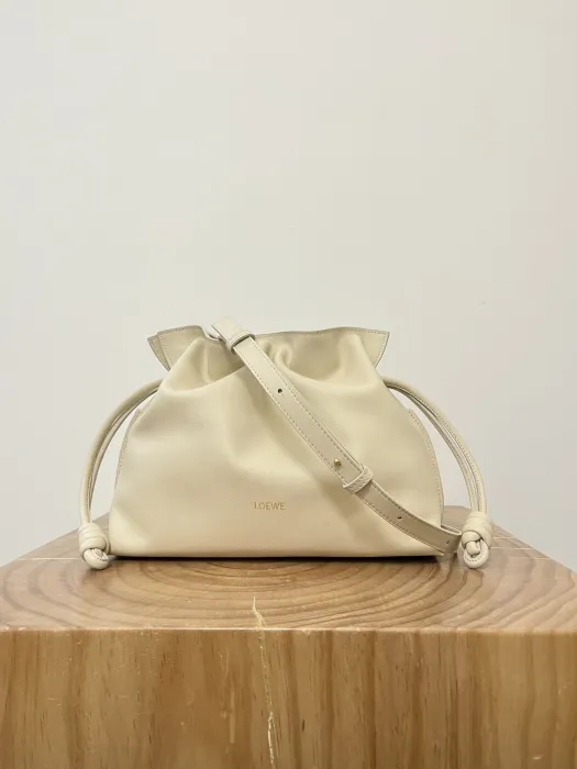 LOEWE Женская сумка Flamenco medium