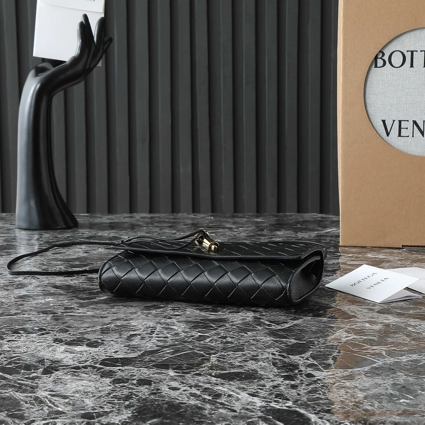 BOTTEGA VENETA Женская сумка Andiamo Pouch