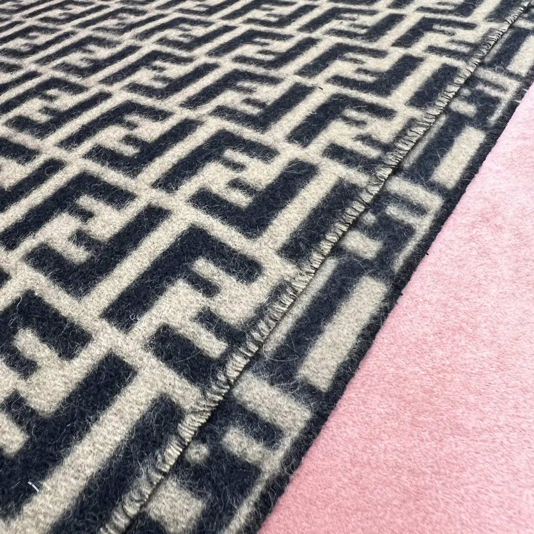 FENDI Женский шарф из шерсти и кашемира