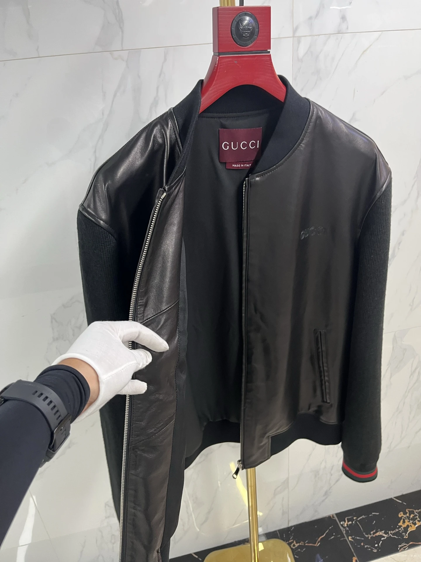 GUCCI Мужской кожаный бомбер с вязанными рукавами GUCCI Мужской кожаный бомбер с вязанными рукавами