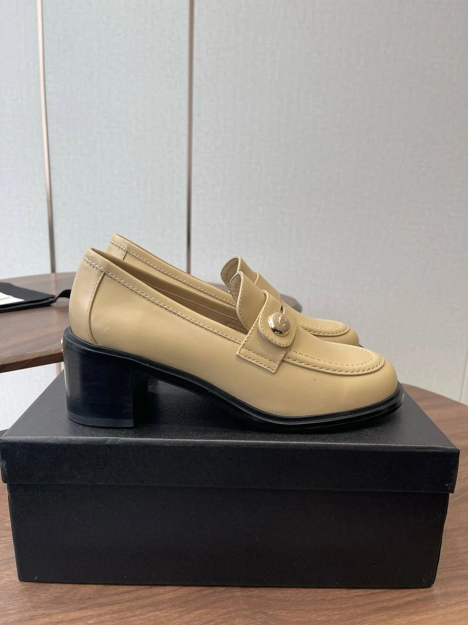 CHANEL Женские туфли из телячьей кожи CHANEL Женские туфли из телячьей кожи