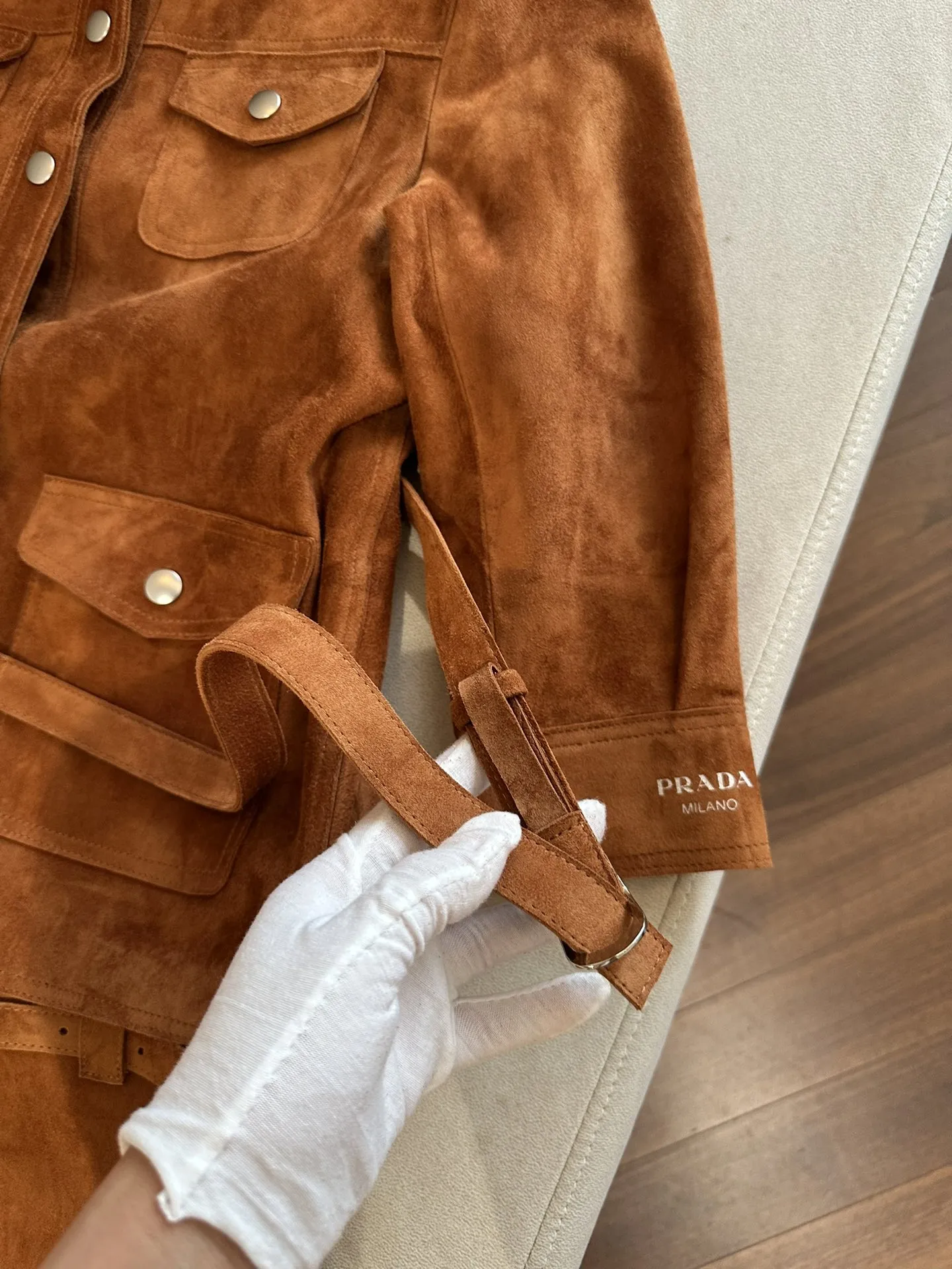 PRADA Женский костюм из замши PRADA Женский костюм из замши