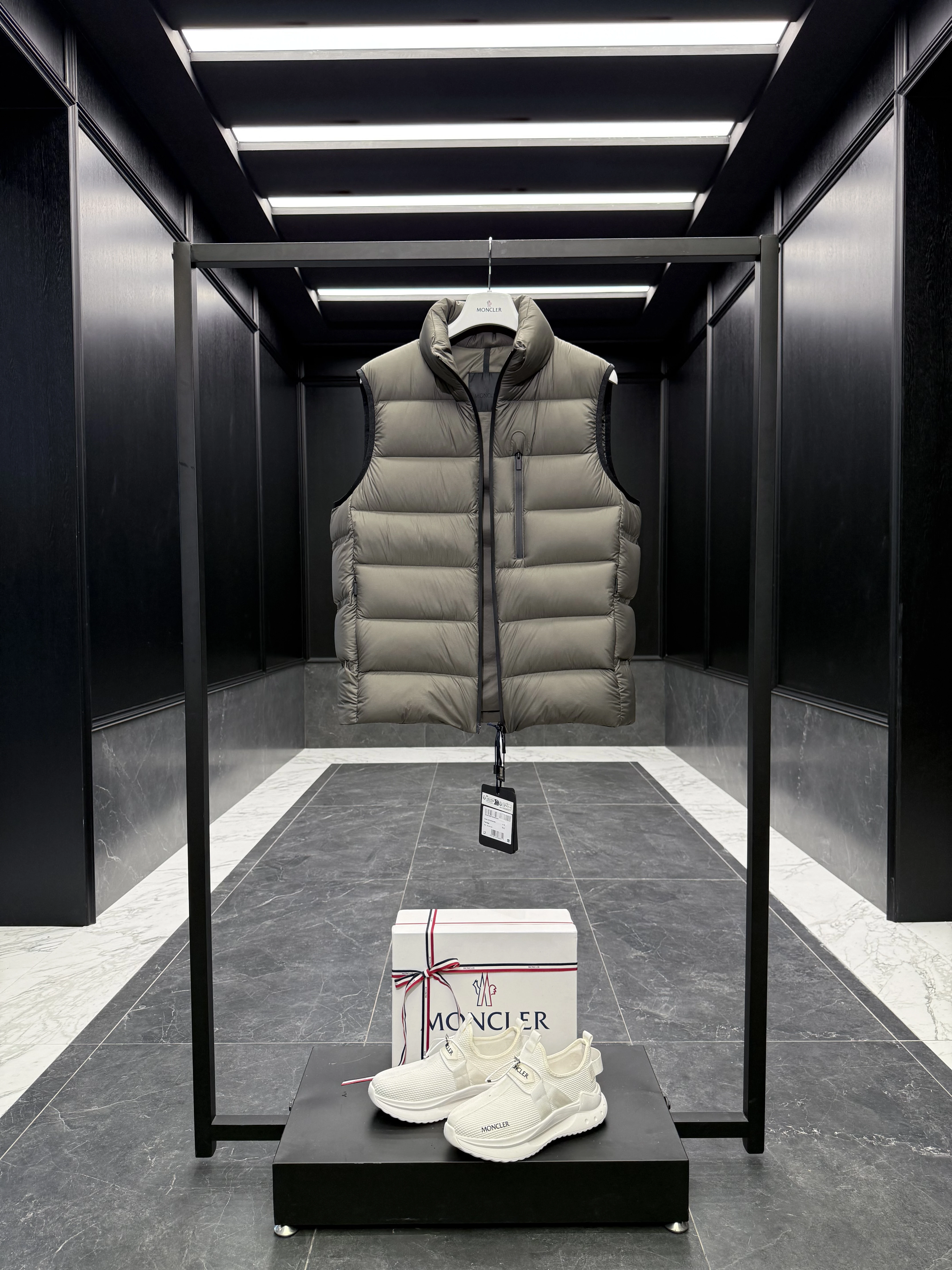 MONCLER Мужской жилет Tamega MONCLER Мужской жилет Tamega