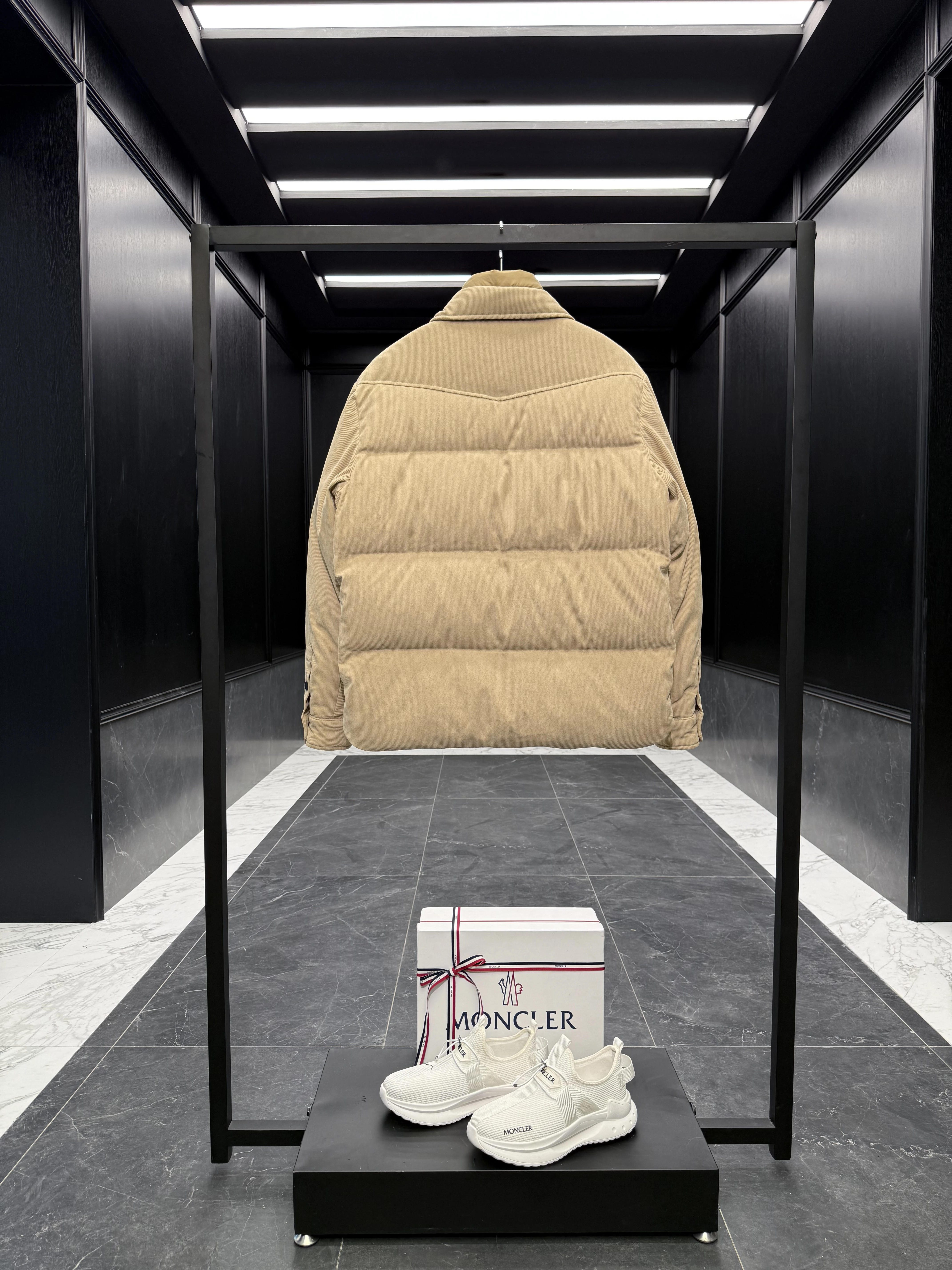 MONCLER Мужской вельветовый пуховик Legh MONCLER Мужской вельветовый пуховик Legh