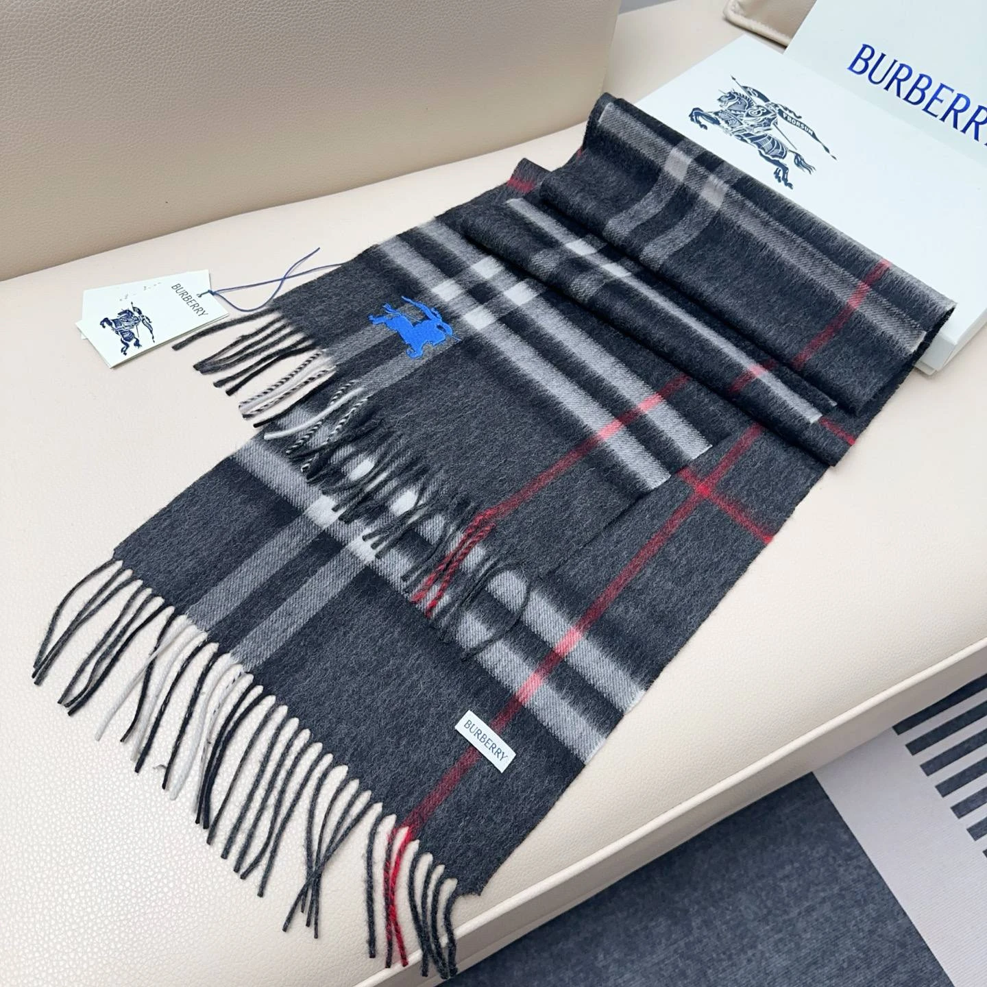 BURBERRY Мужской шарф из овечьей шерсти BURBERRY Мужской шарф из овечьей шерсти