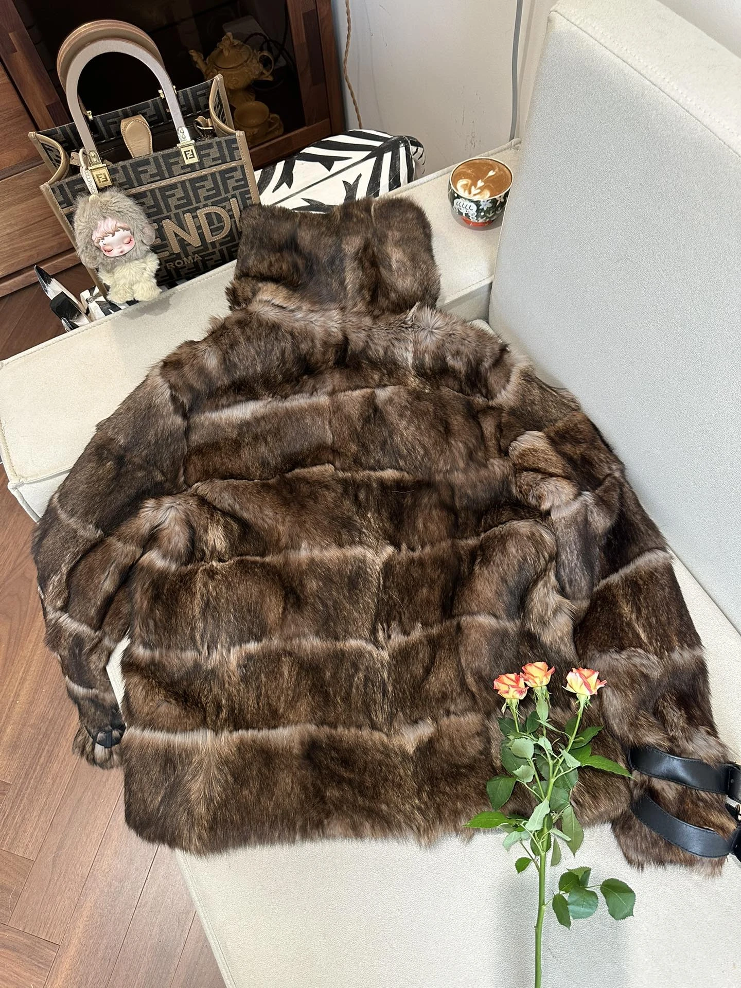 FENDI Женская шуба FENDI Женская шуба