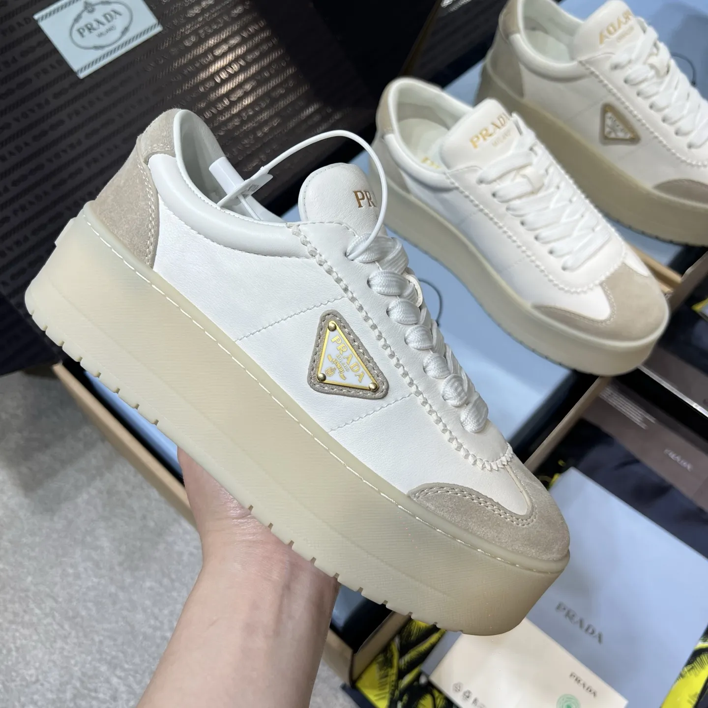 PRADA Женские кеды телячья кожа, коровья замша