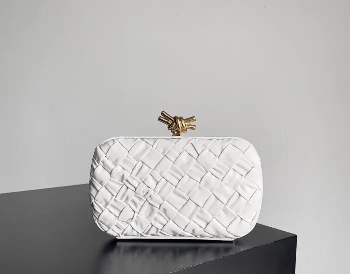 BOTTEGA VENETA Клатч Knot