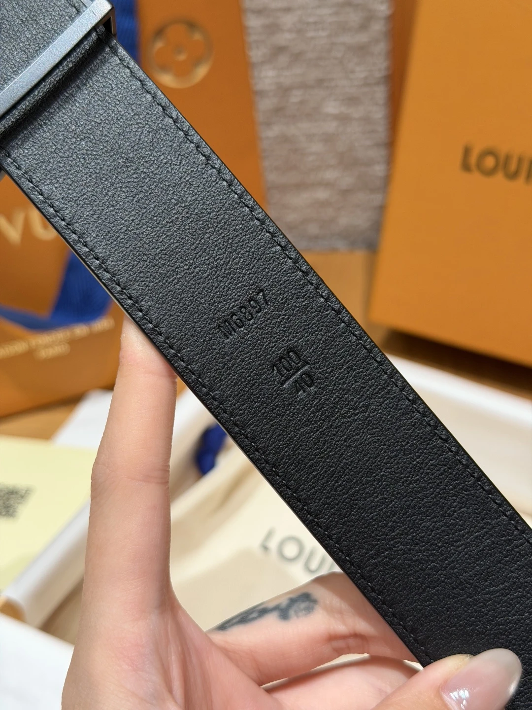 LOUIS VUITTON Мужской ремень LOUIS VUITTON Мужской ремень