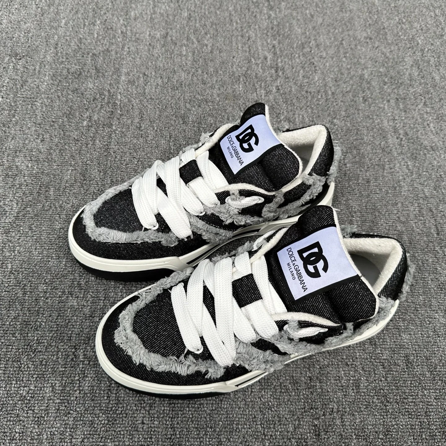 DOLCE & GABBANA Мужские кроссовки из телячьей кожи с контрастными белыми шнурками