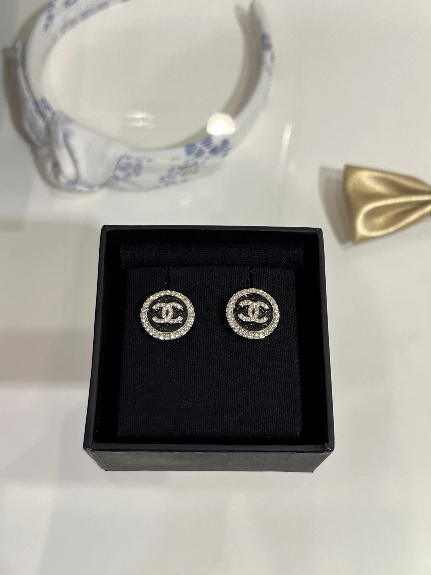 CHANEL Женские серьги из латуни с эмалью