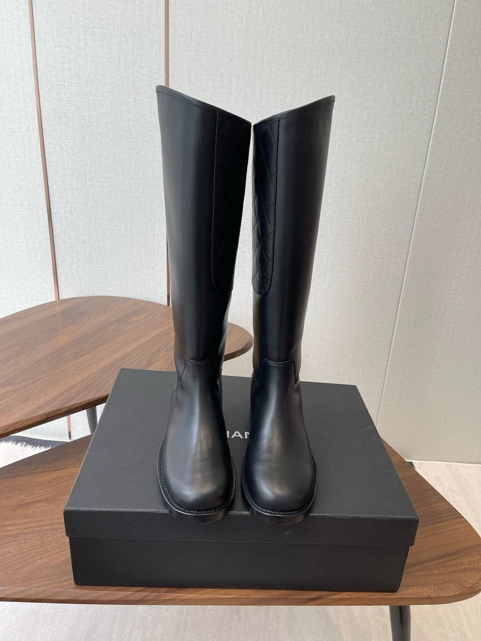 CHANEL Женские сапоги из коровьей кожи CHANEL Женские сапоги из коровьей кожи