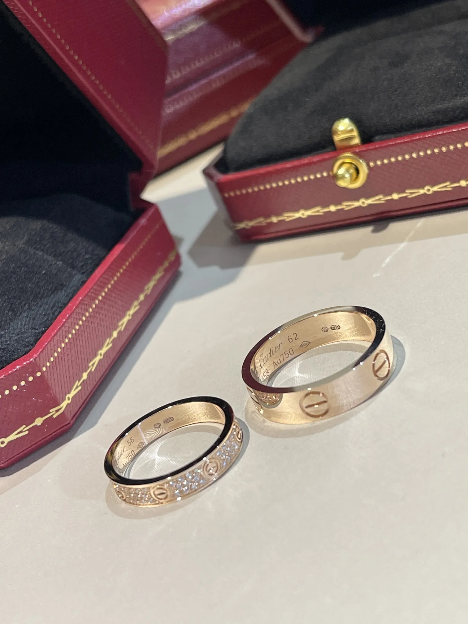 CARTIER Кольцо Love желтое золото и бриллианты CARTIER Кольцо Love желтое золото и бриллианты