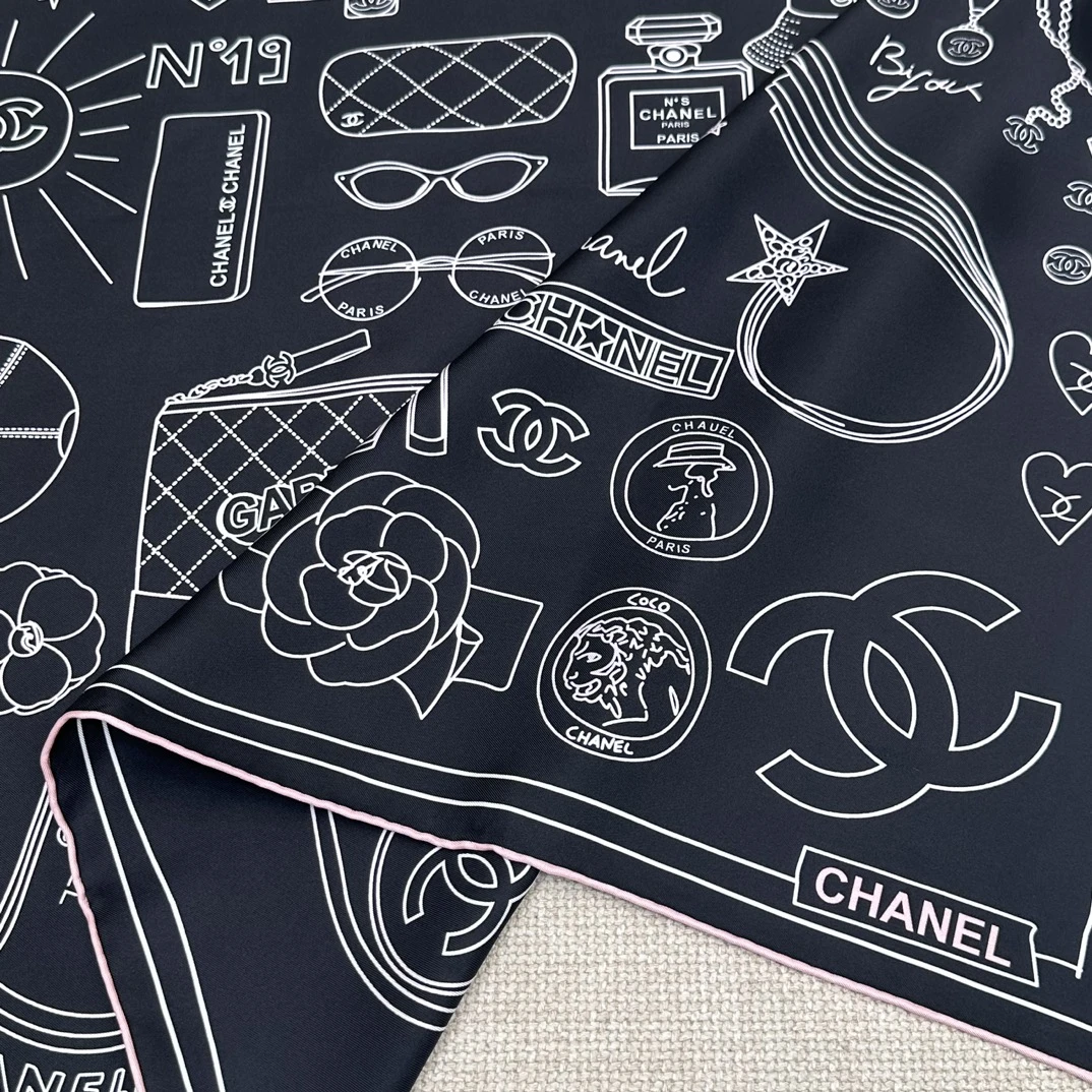 CHANEL Женский платок из шелка авторский дизайн.